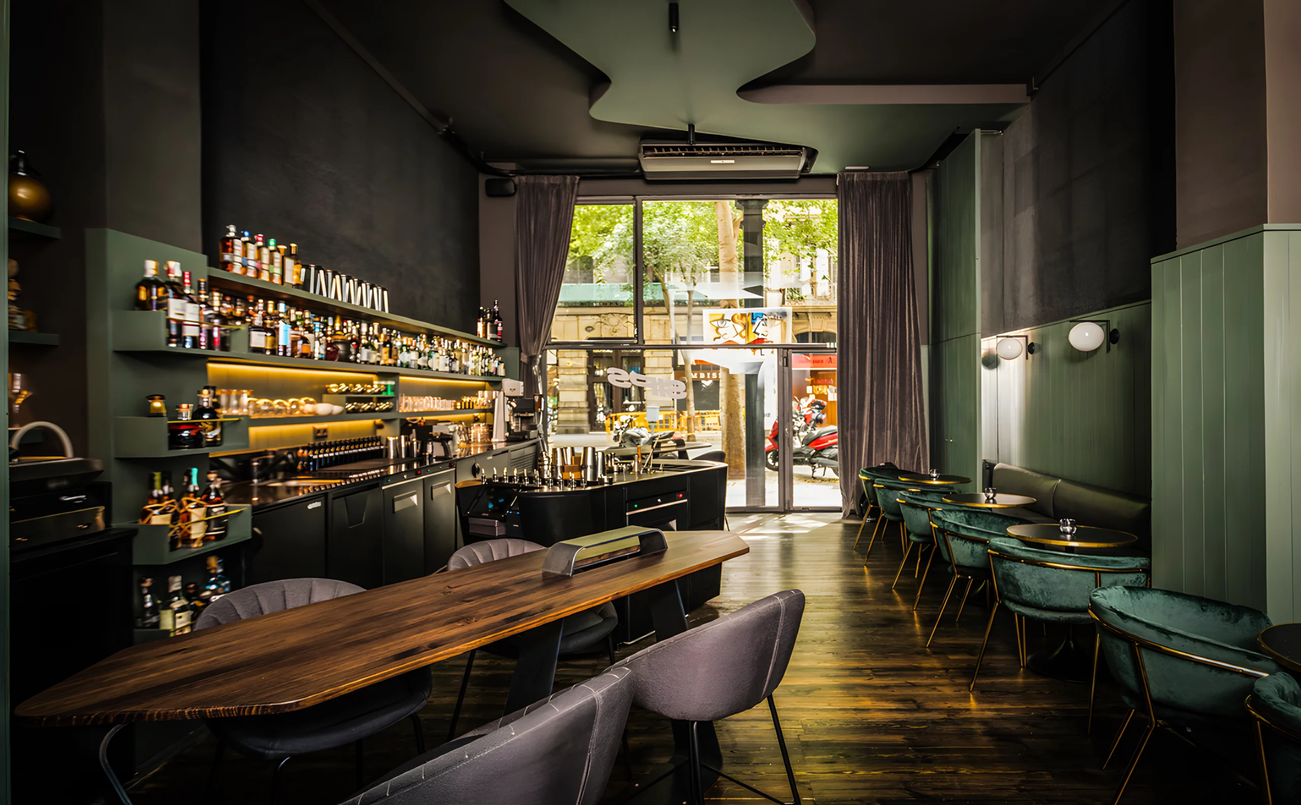 Interior de Sips, coctelería en Barcelona, puesto 3 en The World's 50 Best Bars 2025