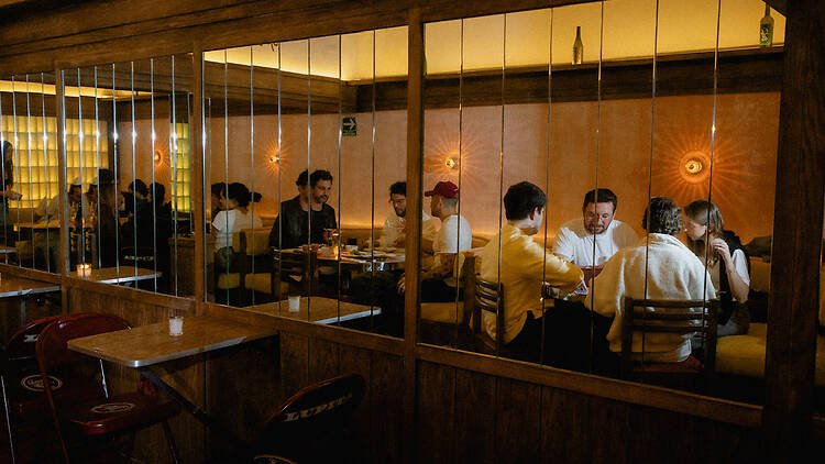 Interior de Cantina Lupita, cantina contemporánea en la colonia Juárez, CDMX